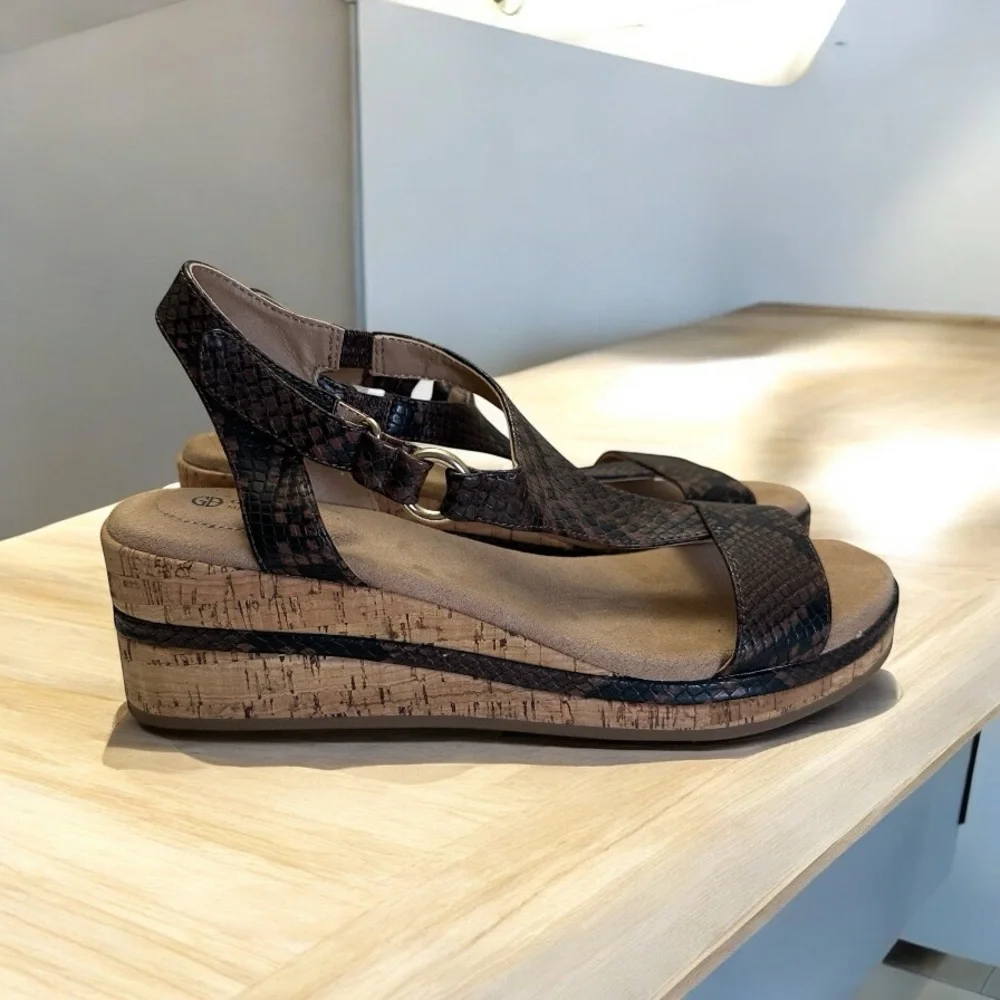 Gianni Bernini Terril Wedge Sandals Women 10M Brown Snakeskin Strappy Cork Heels